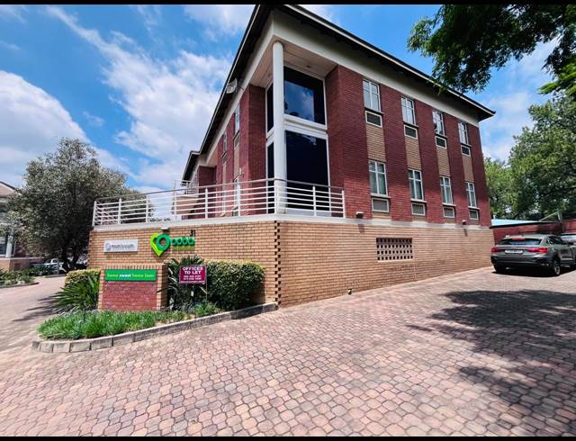 890M² OFFICE FOR SALE IN WATERFORD ESTATES